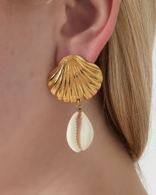 Schelp en schelp oorbel