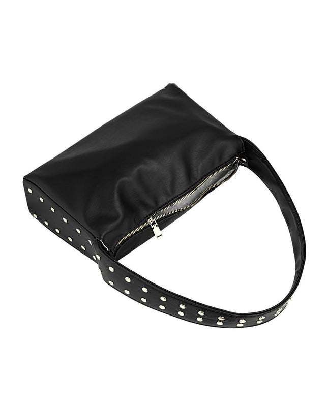 Bag babe on the move