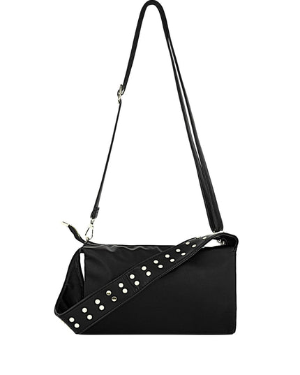 Bag babe on the move