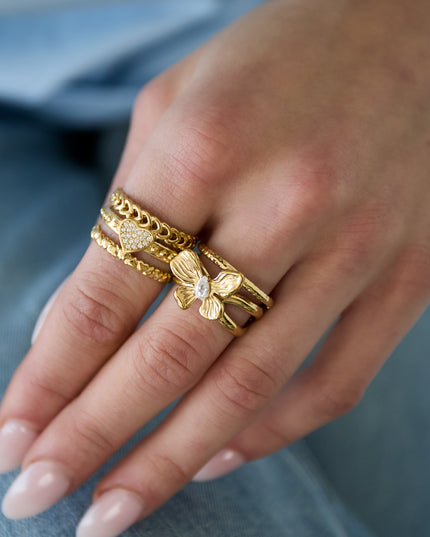 Gelaagde statement ring met bloem en steen