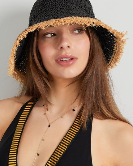 Hoed met gekleurde rand