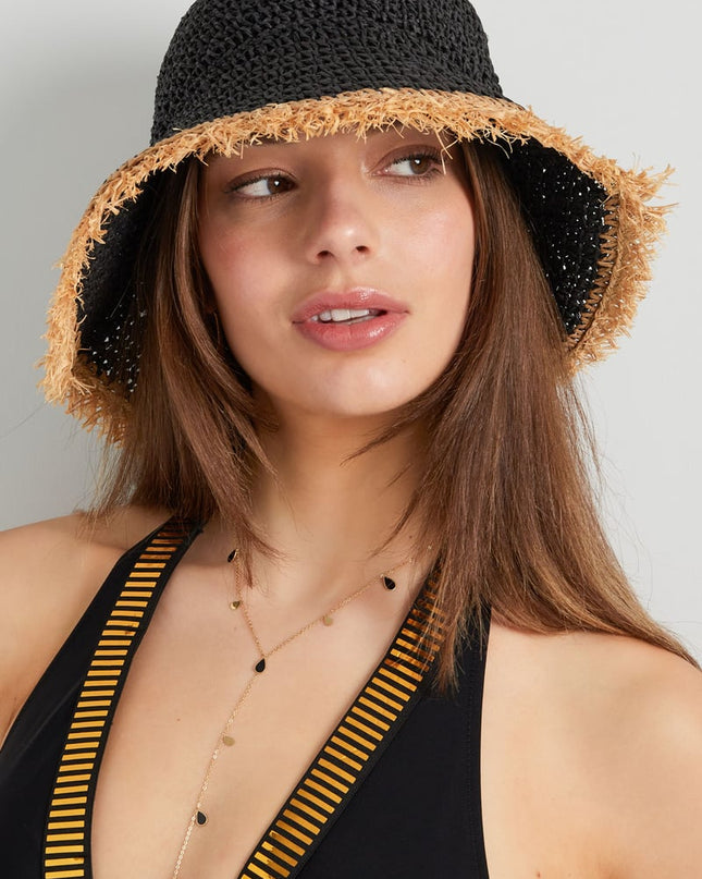 Hoed met gekleurde rand