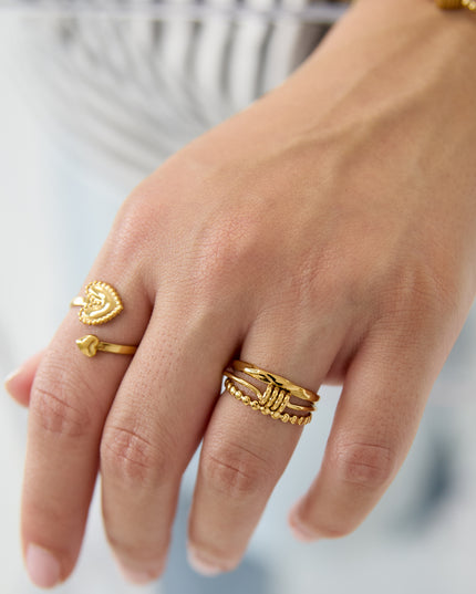 Gelaagde ring met minimalistisch gedraaid detail