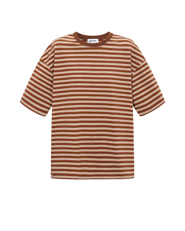 Het kleurrijke gestreepte T-shirt