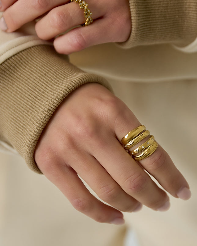 Gelaagde ring met streepjes design