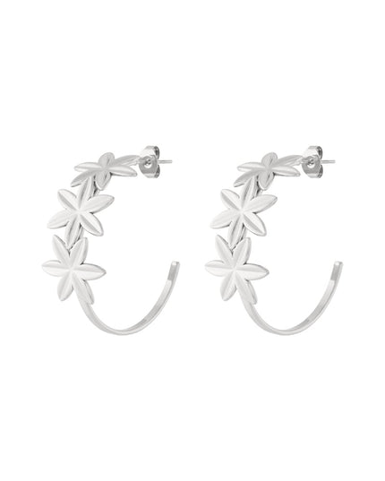 Creolen versierd met bloemen