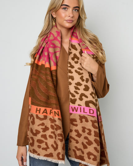 Opvallende sjaal met prints en tekst