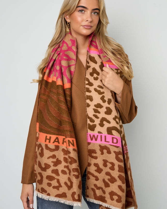 Opvallende sjaal met prints en tekst
