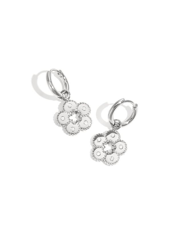 Oorringetjes met steentjes in bloem