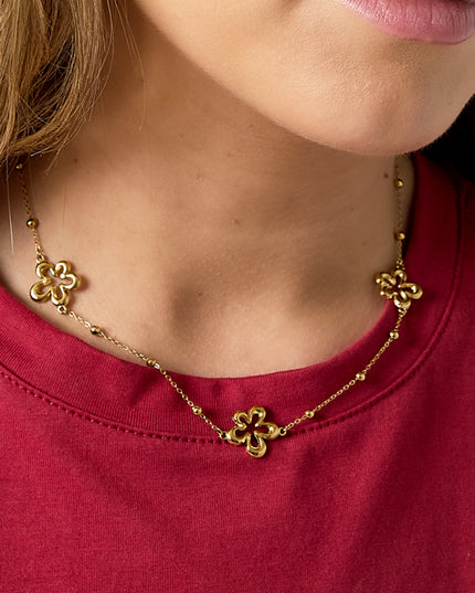 Ketting met koraalvormige bloemen