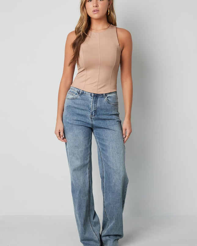 Sporty sleeveless top basic